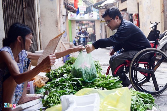 Những chuyến đi đặc biệt của một người bị bệnh xương thủy tinh từng gẫy chân gẫy tay hơn 150 lần (7/12/2017)