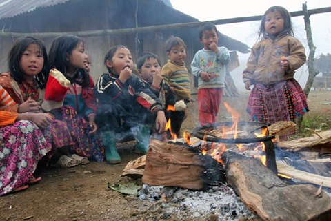 Nhiệt độ tại nhiều tỉnh phía Tây Bắc bộ xuống thấp, có nơi dưới 5 độ (Thời sự chiều 11/2/2017)