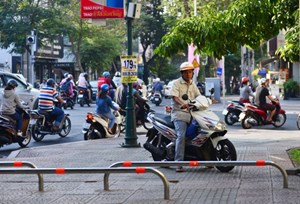 Liệu có thể dùng biện pháp cơ học thay cho những chế tài xử lý, để giải quyết vấn đề ý thức người dân? (13/2/2017)