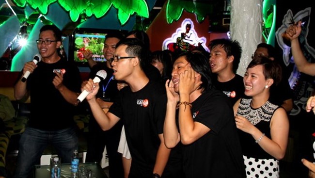 Sẽ thu phí bản quyền âm nhạc tại các cơ sở Karaoke từ ngày 1/7 tới (Thời sự sáng 29/3/2017)