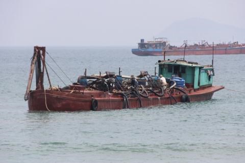 Cục đường thủy nội địa Việt Nam thay tư vấn giám sát và cán bộ quản lý sau vụ trộm 1 triệu m3 cát trong quá trình thực hiện dự án nạo vét đảm bảo giao thông khu vực Cửa Đại (Thời sự trưa 3/4/2017)
