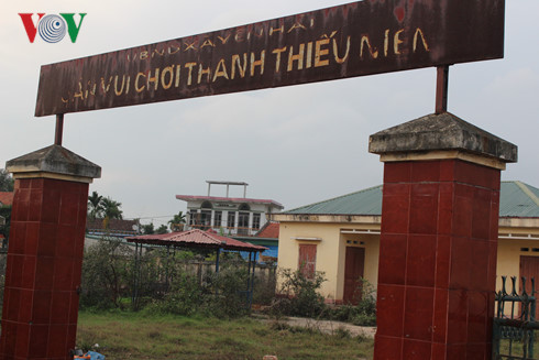 Quảng Ninh: nhiều khu vui chơi trở thành phế tích sau vài năm hoạt động (3/4/2017)