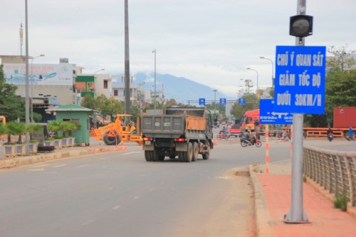 Bạn hữu đường xa: Ý thức tốt của các bác tài tại thành phố Đà Nẵng khi tham gia giao thông (15/5/2017)