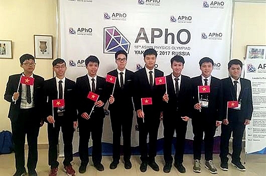 7 thí sinh Việt Nam giành giải thưởng Olympic Vật lý châu Á năm nay (Thời sự đêm 8/5/2017)