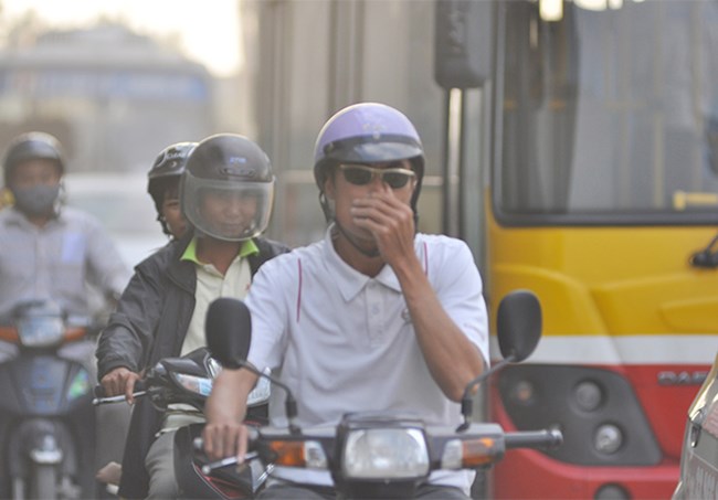 Có đến 78 trong 90 ngày, tương đương 86,6% số ngày của quý 1, nồng độ bụi trong không khí ở cả Hà Nội và thành phố Hồ Chí Minh vượt chuẩn của tổ chức Y tế Thế giới (8/5/2017)