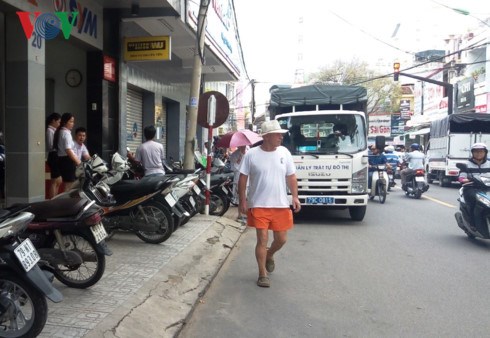 Sau thời gian lập lại trật tự hè đường, nơi thông thoáng, nơi tái chiếm (13/5/2017)