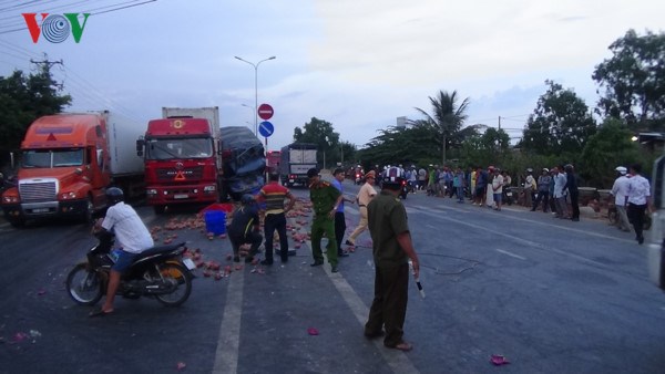 Cần làm gì để thay đổi hành vi của người điều khiển phương tiện cũng như của chính hành khách khi tham gia giao thông (11/5/2017)