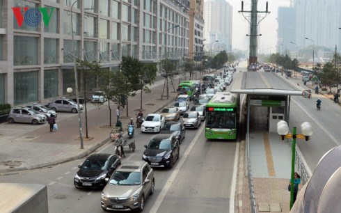 Sau 4 tháng triển khai hệ thống xe bus nhanh BRT Hà Nội: Hiệu quả sử dụng có tương xứng với sự đầu tư và ưu tiên của xã hội? (17/5/2017)