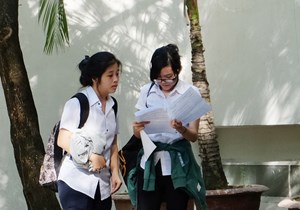 Sáng nay, các thí sinh thi bài tổ hợp Khoa học xã hội, kết thúc kỳ thi Trung học phổ thông quốc gia 2017  (Thời sự sáng 24/6/2017)