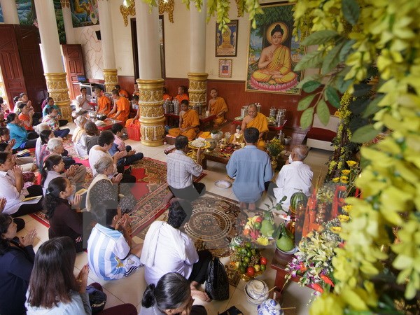 Rộn ràng lớp dạy chữ Khmer ở chùa Mu Ni Răng Sây (22/6/2017)