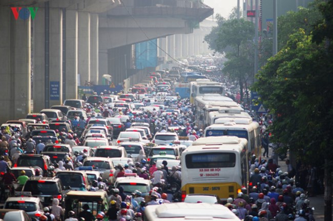 Hà Nội: Cấm xe máy theo lộ trình – nên hay không nên (3/7/2017)