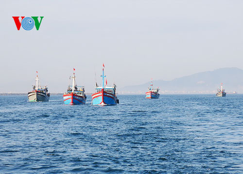 Đường dây nóng Việt Nam – Trung Quốc hỗ trợ ngư dân vươn khơi (24/7/2017)