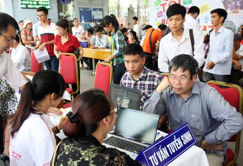 Các trường Đại học thuộc nhóm xét tuyển phía Nam lo thiếu chỉ tiêu (Thời sự đêm 29/7/2017)