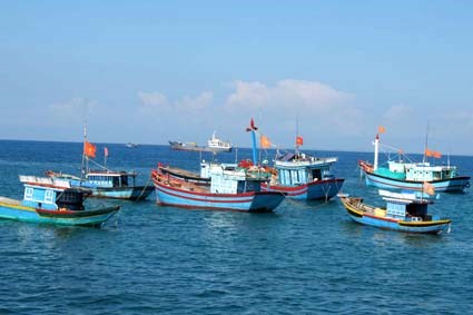 Khuyến cáo bà con ngư dân khi khai thác trên những vùng biển giáp ranh (11/8/2017)