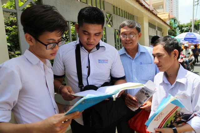 Đổi mới thi Phổ thông Trung học Quốc gia: Cánh cửa mở hé (5/8/2017)