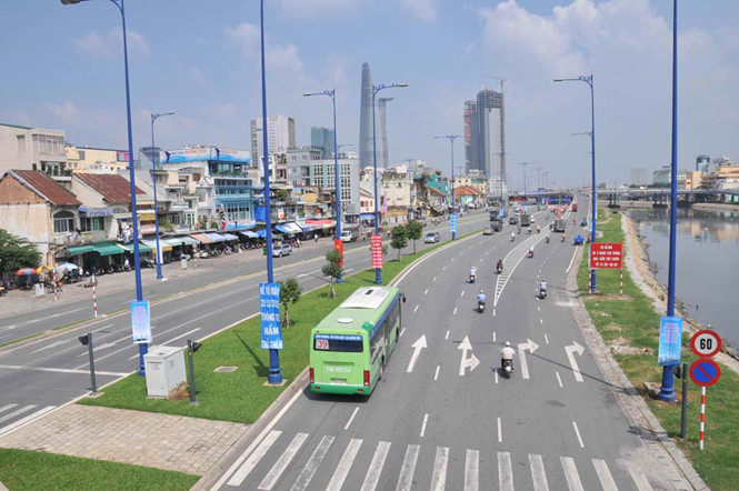 Thành phố Hồ Chí Minh quyết định dừng làm tuyến xe buýt nhanh (BRT) trên đại lộ Đông Tây trị giá hơn 140 triệu đôla, mà chuyển sang làm tuyến buýt chất lượng cao trên trục đường này (Thời sự sáng 11/9/2017)