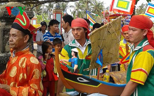 Lễ Khao lề thế lính Hoàng Sa: Nhắc nhở con cháu hùng binh kế tục bảo vệ chủ quyền Hoàng Sa của Hải đội Hoàng Sa năm xưa (18/9/2017)