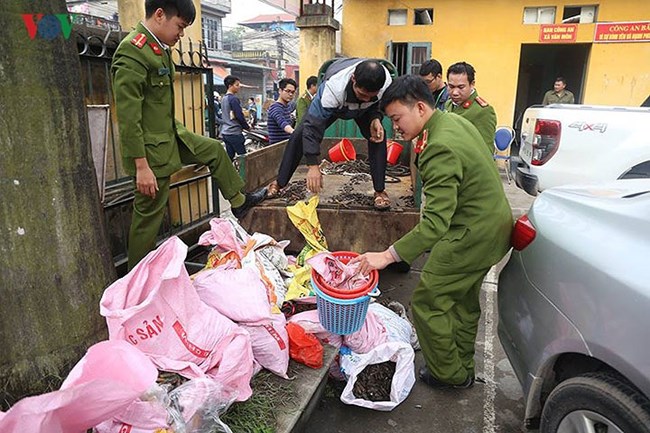 Lỗ hổng trong công tác quản lý những điểm kinh doanh sắt vụn, phế liệu ngay tại khu dân cư (3/1/2017)