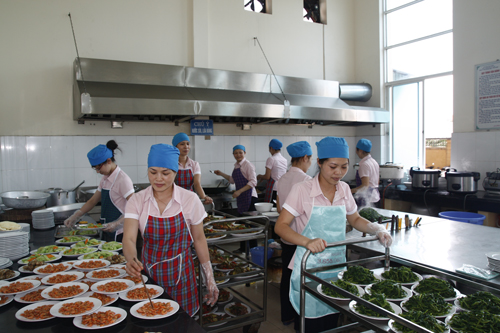Tăng cường giám sát an toàn thực phẩm bếp ăn trong trường học (23/10/2018)