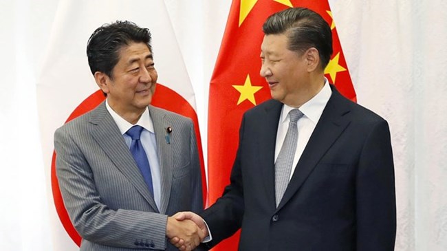 Chuyến thăm Trung Quốc của Thủ tướng Nhật Bản Shinzo Abe. Đây cũng là chuyến thăm chính thức đầu tiên của một Thủ tướng Nhật Bản tới Trung Quốc kể từ năm 2011 (25/10/2018)