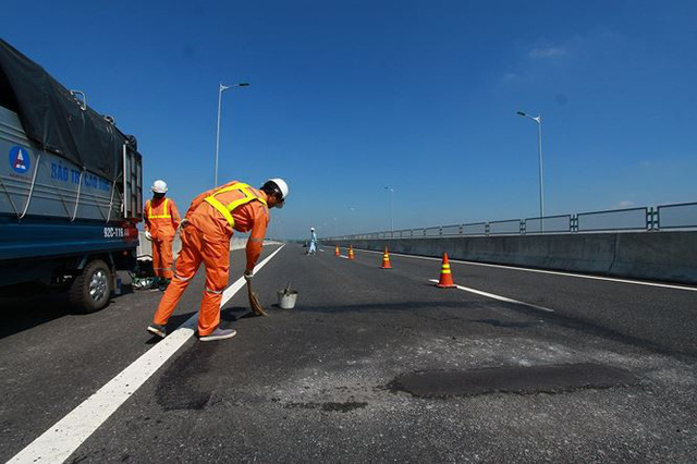 Cao tốc Đà Nẵng- Quảng Ngãi liên tục hư hỏng, xuống cấp (23/10/2018)