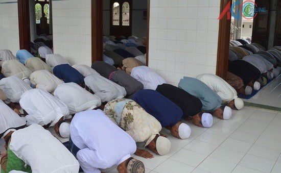 Cầu nguyện 5 lần một ngày- quy tắc bắt buộc của người hồi giáo Islam (26/10/2018)