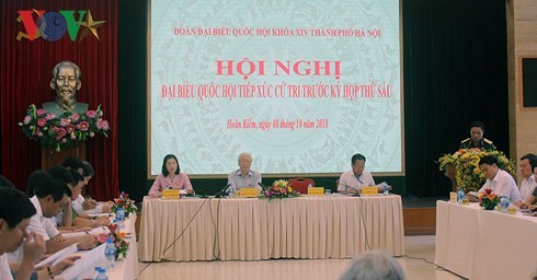 Tổng bí thư Nguyễn Phú Trọng tiếp xúc cử tri quận Hoàn Kiếm và Ba Đình - Hà Nội (Thời sự trưa 8/10/2018)