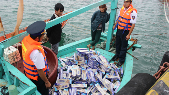 Cảnh sát biển tăng cường công tác đấu tranh chống buôn lậu trên biển. (29/11/2018)