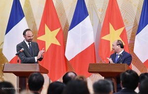 Thủ tướng Nguyễn Xuân Phúc và Thủ tướng Pháp Édouard Philippe nhất trí việc ký và phê chuẩn Hiệp định Thương mại tự do Việt Nam-EU và Hiệp định Bảo hộ đầu tư Việt Nam-EU (Thời sự sáng 3/11/2018)