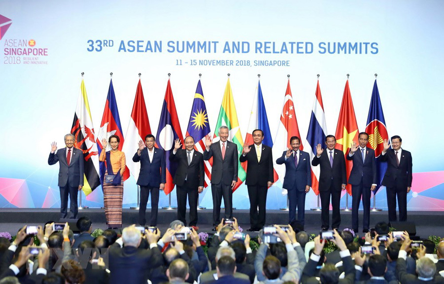 Thủ tướng Nguyễn Xuân Phúc chia sẻ các sáng kiến của Việt Nam tại phiên họp toàn thể Hội nghị Cấp cao ASEAN lần thứ 33 (Thời sự sáng 14/11/2018)
