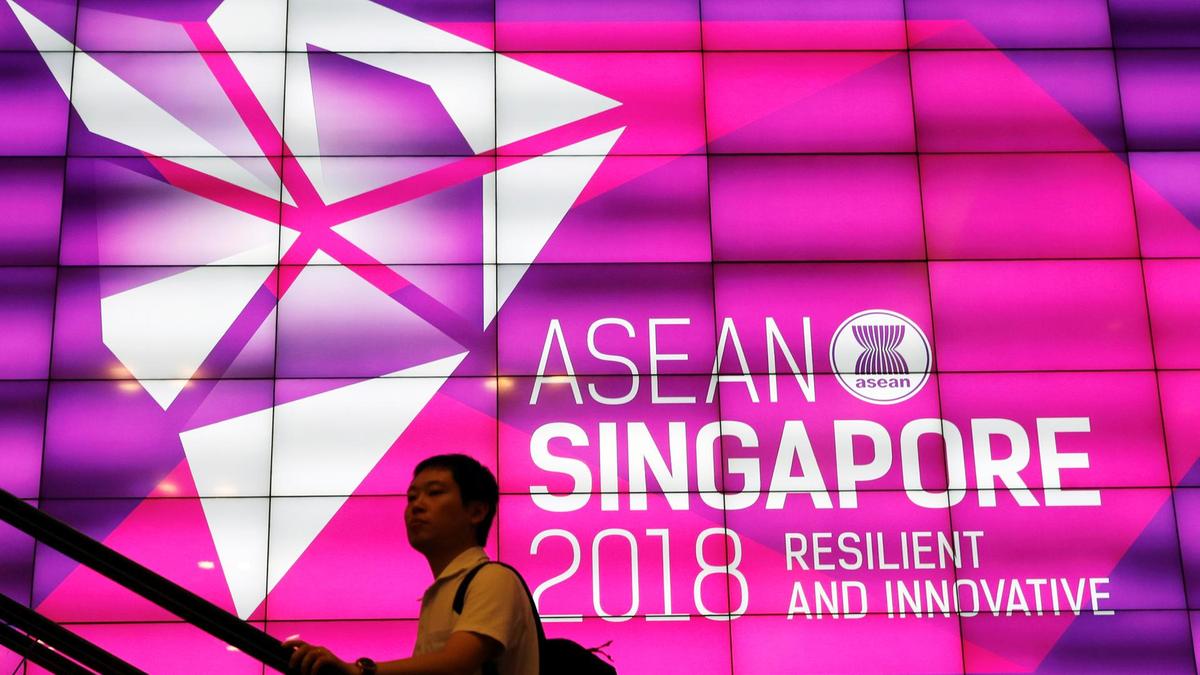 Nhìn nhận về sự kiện Hội nghị cấp cao ASEAN lần thứ 33 và trọng tâm “Tự cường - sáng tạo” (13/11/2018)