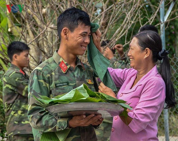 Xuân biển đảo Tây Nam thắm tình quân dân (12/2/2018)