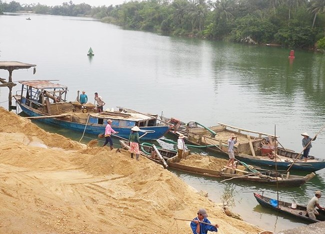 Bộ Tài nguyên và Môi trường dự kiến trình Chính phủ Nghị định quản lý cát, sỏi lòng sông trong tháng 5 tới (Thời sự sáng 6/4/2018)