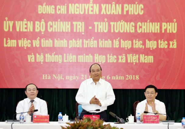 Thủ tướng Nguyễn Xuân Phúc: Sẽ tiếp tục ban hành một số văn bản mới về đầu tư trong nông nghiệp và tín dụng nông nghiệp để hỗ trợ Hợp tác xã (Thời sự sáng 22/6/2018)