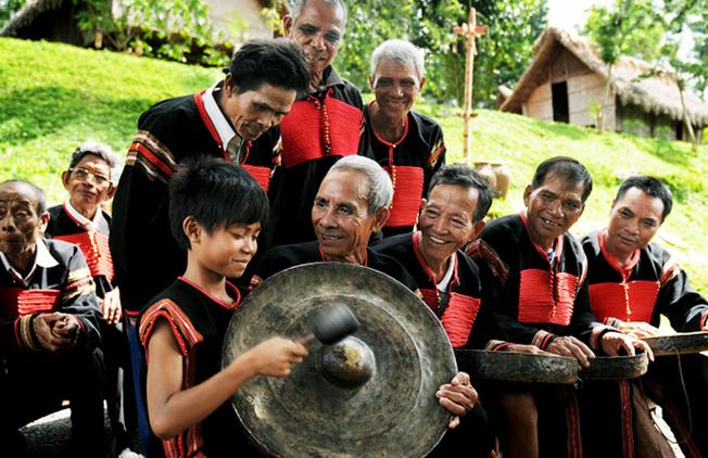 Nghệ nhân dân gian và việc gìn giữ di sản văn hóa vùng biên (7/7/2018)