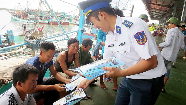 Đẩy mạnh công tác tuyên truyền pháp luật cho ngư dân đánh bắt xa bờ (29/72018)