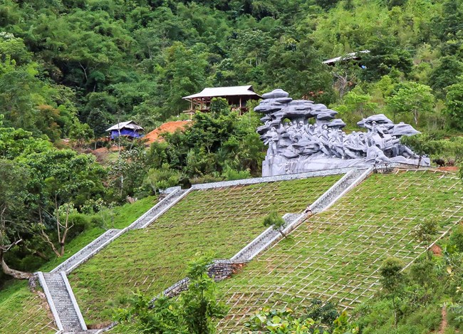 Loạt phóng sự: Có hay không việc tiếp tay xâm lấn di tích cấp Quốc gia đặc biệt Sở Chỉ huy Chiến dịch Điện Biên Phủ? Bài 2: Ủy ban nhân dân tỉnh Điện Biên khẳng định: Vi phạm nghiêm trọng Luật Di sản văn hóa (27/8/2018).