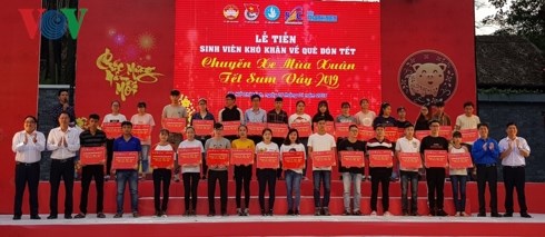 Thành phố Hồ Chí Minh trao 2.000 phần quà xuân cho sinh viên đón tết xa nhà (Thời sự đêm 26/1/2019)
