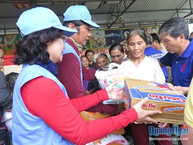 Nhiều địa phương tổ chức, chăm lo Tết cho người dân (Thời sự trưa 25/1/2019)