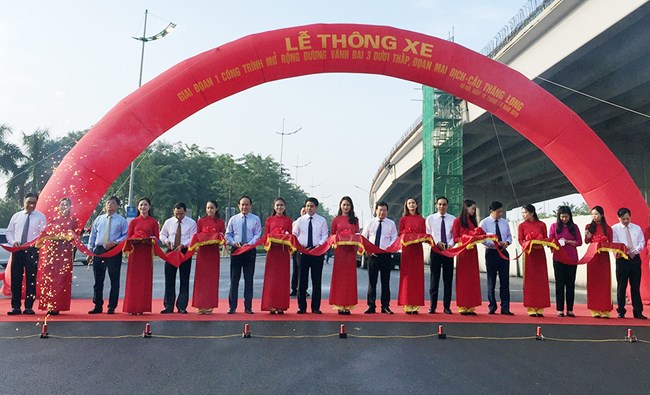 THỜI SỰ 12H TRƯA 10/10/2019: Kỷ niệm 65 Ngày Giải phóng Thủ đô, sáng nay, Hà Nội tổ chức Lễ thông xe giai đoạn 1 công trình mở rộng đường Vành đai 3 dưới thấp, đoạn Mai Dịch - Cầu Thăng Long.