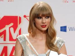 Nữ nghệ sĩ Taylor Swift vừa giành 2 giải thưởng quan trọng tại Lễ trao giải âm nhạc Châu âu của MTV (8/11/2019)