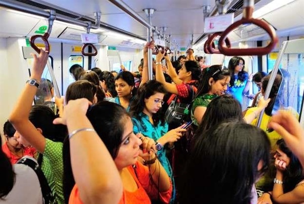 Chiến dịch cung cấp miễn phí dịch vụ xe buýt đi lại an toàn cho phụ nữ ở Thủ đô New Delhi, Ấn Độ (4/11/2019)