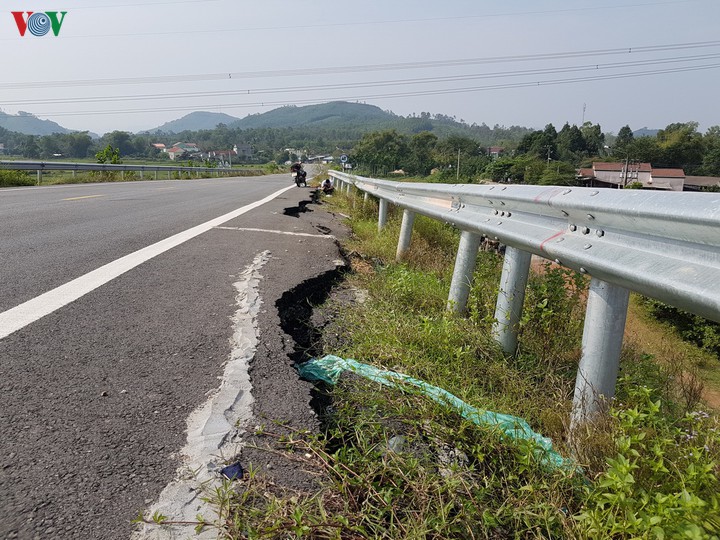 Trách nhiệm chủ thể khắc phục hư hỏng trên đường ngang dân sinh tuyến cao tốc Đà Nẵng - Quảng Ngãi (28/11/2019)