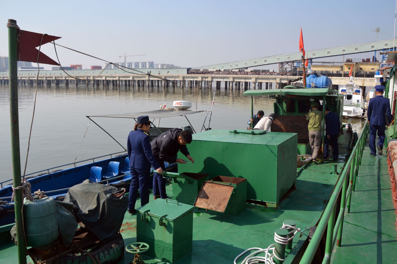 Nhiều giải pháp chống buôn lậu, gian lận thương mại trên tuyến biển Hải Phòng (19/12/2019)