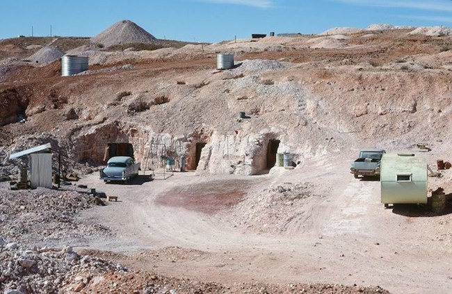 Thị trấn Coober Pedy, Australia hàng nghìn ngôi nhà nằm sâu dưới lòng đất: Không chỉ thú vị mà còn là một lối sống bền vững với sự khắc nghiệt của thiên nhiên (1/12/2019)