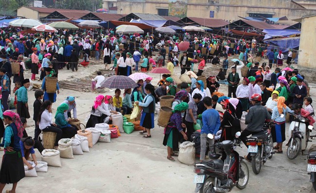 Chợ phiên Mèo Vạc mang màu sắc đặc biệt của vùng cao (11/2/2019)