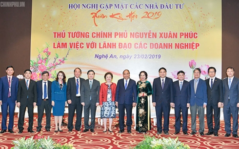 Thủ tướng Nguyễn Xuân Phúc gặp gỡ các nhà đầu tư lớn đầu tư vào Nghệ An (Thời sự trưa 23/2/2019)