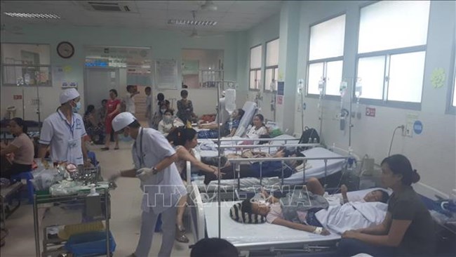 Hơn 40 học sinh từ lớp 1 đến lớp 5 của trường Tiểu học Bắc An, thành phố Chí Linh, tỉnh tỉnh Hải Dương phải nhập viện cấp cứu do ăn nhầm bột thông bồn cầu (Thời sự chiều 4/3/2019)