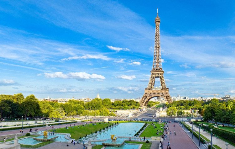 Tháp Eiffel - biểu tượng của kinh đô ánh sáng, tình yêu lớn giữa lòng Paris hoa lệ (31/3/2019)