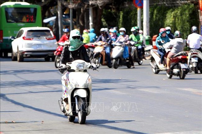 Người dân chủ động đối phó với nắng nóng, bảo vệ sức khỏe trong mùa hè (25/4/2019)